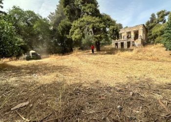 Δήμος Αγίας Παρασκευής: «Επιχείρηση» καθαρισμών δημοτικών οικοπέδων