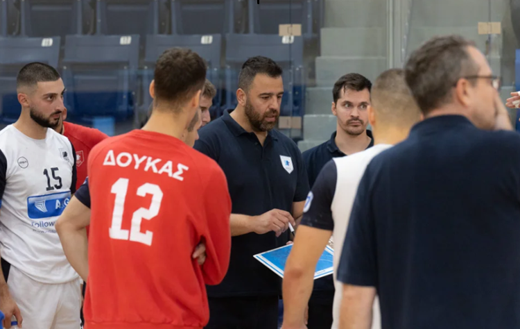 ΑΣΕ Δούκα χάντμπολ: Στον πάγκο των «μπλε» για ακόμη 2 χρόνια ο Γιώργος Χαλκίδης