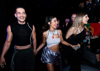 Με ένα ζάρι δεν φέρνεις εξάρες