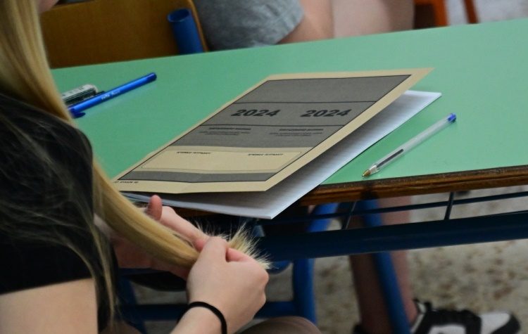 Δηλώσεις αιρετών και γονέων για τις Πανελλαδικές Εξετάσεις