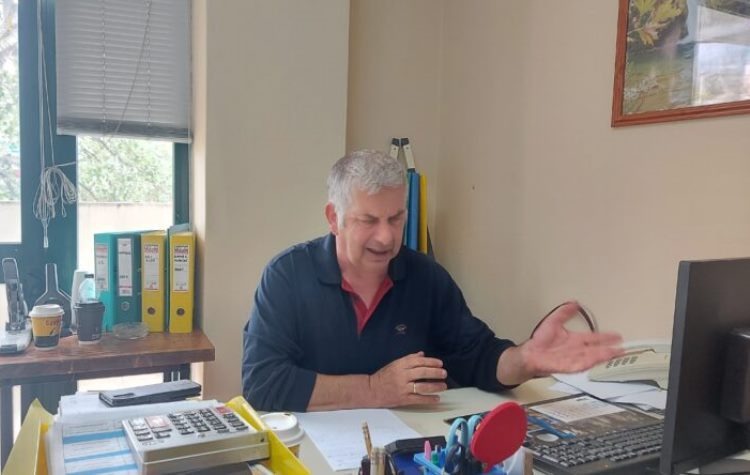 Αντιπυρική συνεδρίαση παρουσία Βλάσση Σιώμου στον Δήμο Χαλανδρίου