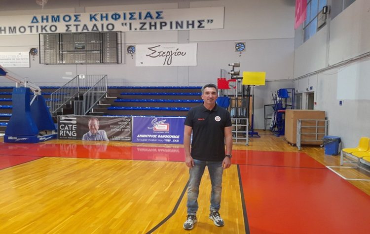 Ο Μπάμπης Μυτσκίδης στον πάγκο του ΖΑΟΝ