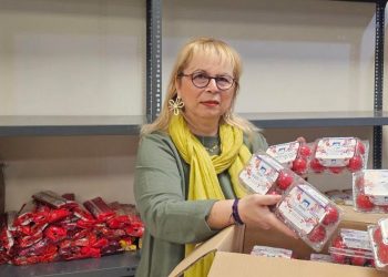 Με αρνί και δώρα η διανομή του Κοινωνικού Παντοπωλείου στο Ηράκλειο