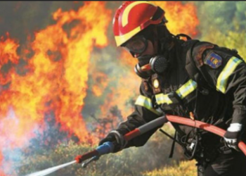 Σε εξέλιξη πυρκαγιά στο Κατσιμίδι Πάρνηθας