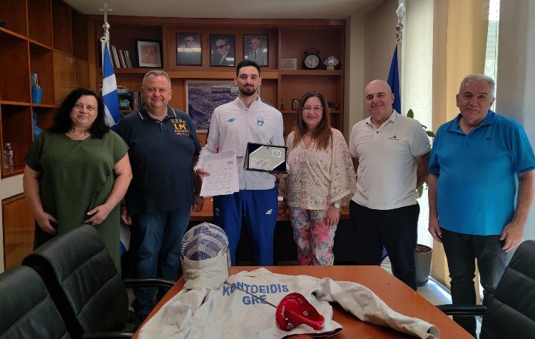 Νέα Φιλαδέλφεια: Βράβευση του πρωταθλητή Ξιφασκίας Παναγιώτη Κοντοειδή
