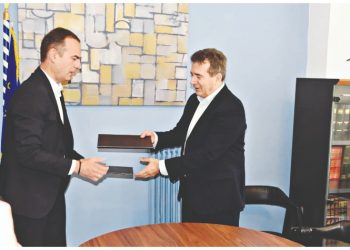 ΠΑΠΑΣΤΡΑΤΟΣ:  Συνεργασία με την Πολιτεία κατά της ενδοοικογενειακής βίας