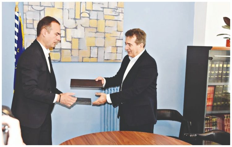 ΠΑΠΑΣΤΡΑΤΟΣ: Συνεργασία με την Πολιτεία κατά της ενδοοικογενειακής βίας