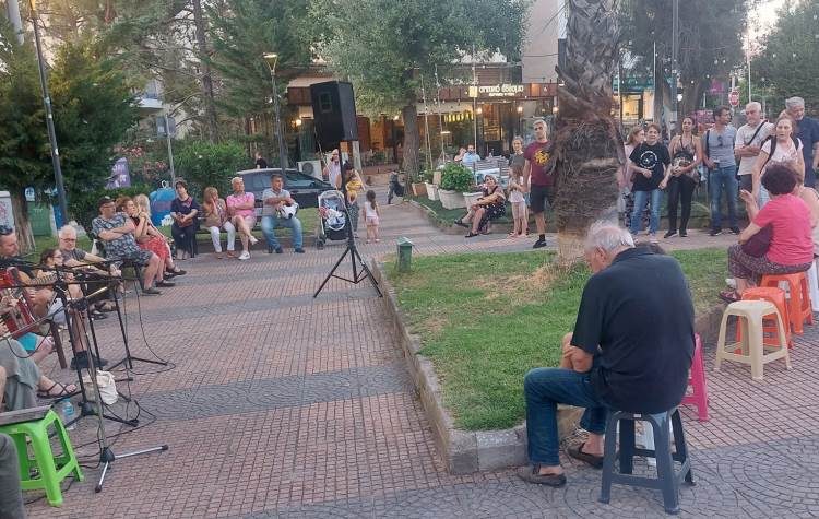 Διαπαραταξιακές παρεμβάσεις για την ένταση στην πλατεία Αγίας Τριάδος