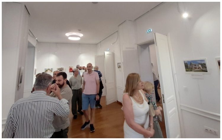 Εγκαινιάστηκε η έκθεση φωτογραφίας με θέμα «Οι παλαιές οικίες του Αμαρουσίου και οι άνθρωποι τους»