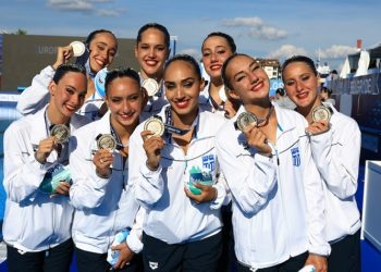 Η Βασιλική Θάνου το «χρυσό σκαθάρι» της Καλλιτεχνικής Κολύμβησης