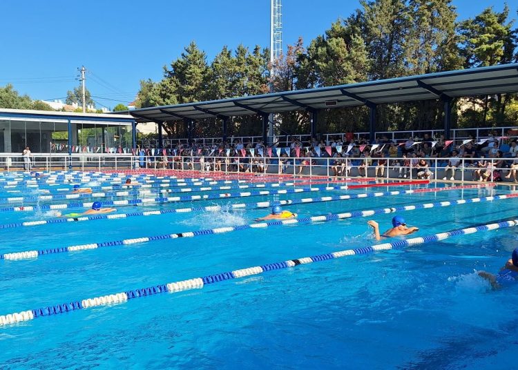 Παιδικές «απλωτές» στην ημερίδα κολύμβησης του Δήμου Αμαρουσίου
