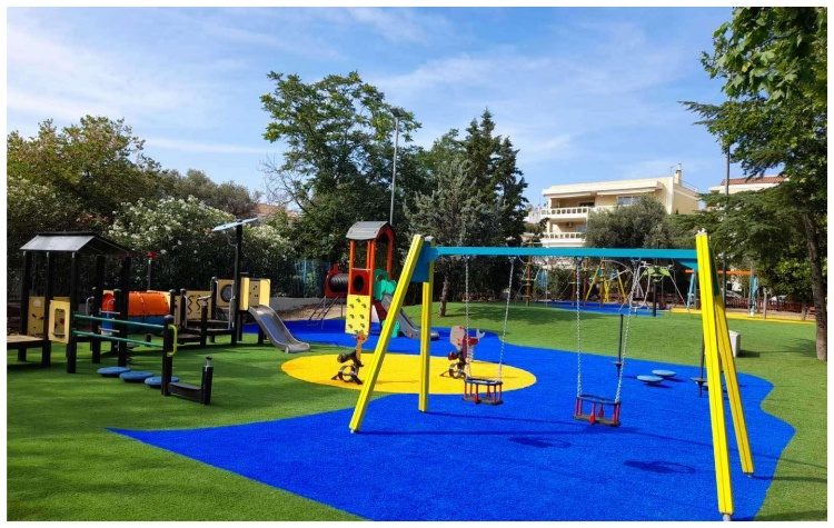 Παραδόθηκε ανακαινισμένη η παιδική χαρά στην Τροίας