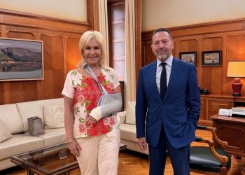 Συνάντηση του διοικητή της ΤτΕ Γιάννη Στουρνάρα και της Ιουλίας Τσέτη – υποψήφιας προέδρου του ΣΕΒ