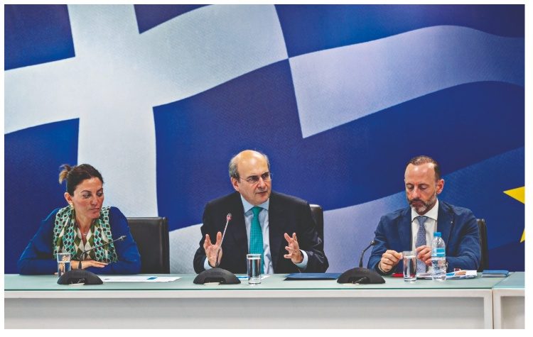 Υπουργείο Οικονομικών: «Μοντέλο ΔΕΗ»