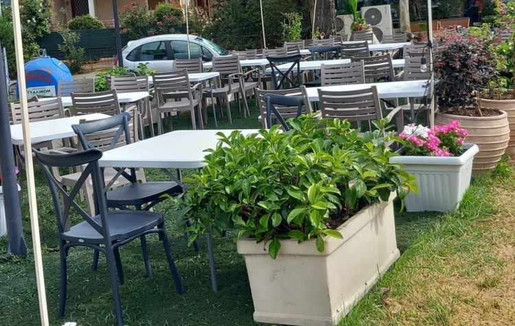 Δικαστικές εξελίξεις για τα τραπεζοκαθίσματα στο πάρκο Αγίας Τριάδος
