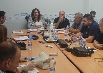 Σύσκεψη αποτίμησης στο Δημαρχείο μετά τη φωτιά στη Σταμάτα