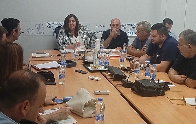 Σύσκεψη αποτίμησης στο Δημαρχείο μετά τη φωτιά στη Σταμάτα