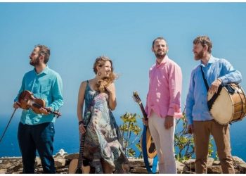 Tο μουσικό συγκρότημα «Ξέφραγο Αμπέλι» στη Νέα Πεντέλη