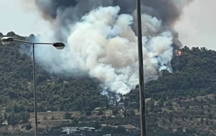 Υπό έλεγχο η φωτιά στα Γλυκά Νερά - Τέσσερις προσαγωγές