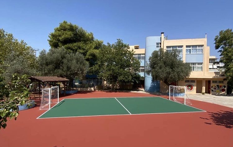 Γήπεδο «στολίδι» απέκτησε το 1ο Δημοτικό Σχολείο Πεύκης