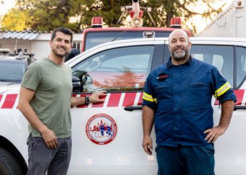 Με το κλειδί στο χέρι: Παραδόθηκε το πυροσβεστικό όχημα στην Ομάδα Εθελοντών