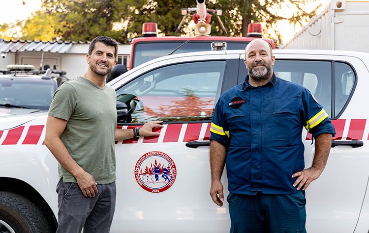 Με το κλειδί στο χέρι: Παραδόθηκε το πυροσβεστικό όχημα στην Ομάδα Εθελοντών