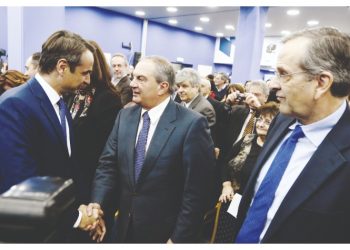 «Γαλάζιες» ομοβροντίες