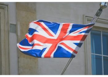 Άνοιξαν οι κάλπες στη Βρετανία για τις βουλευτικές εκλογές