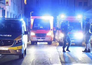 Διαφεύγει τη σύλληψη ο δράστης της επίθεσης με μαχαίρι σε φεστιβαλ στη Γερμανία