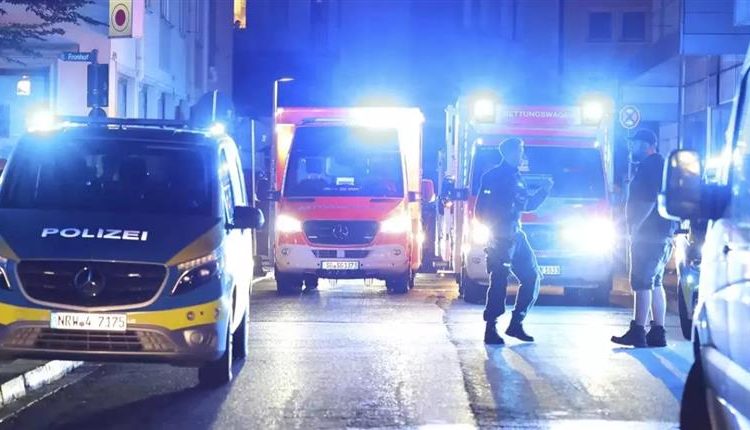 Διαφεύγει τη σύλληψη ο δράστης της επίθεσης με μαχαίρι σε φεστιβαλ στη Γερμανία