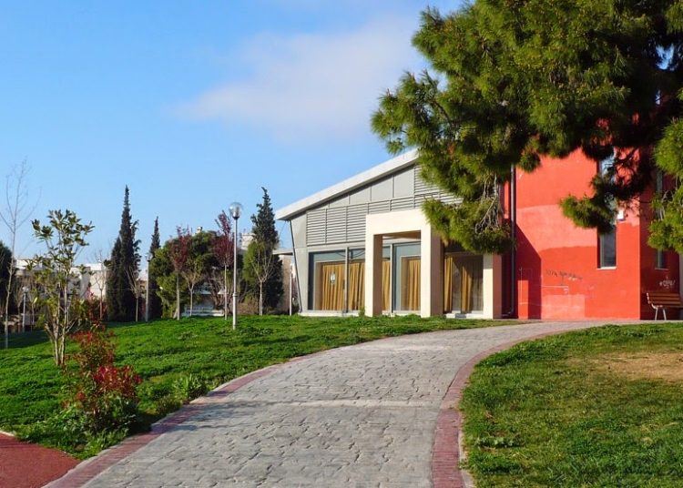 Ανοιχτή η κλιματιζόμενη αίθουσα του πάρκου Μ. Θεοδωράκης