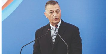 Άγιο Όρος: Γαλόνια αντί ράσων!