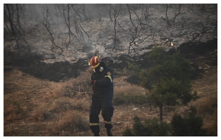 Μάχη με τις αναζωπυρώσεις σε Μικροχώρι, Καπανδρίτι και Βαρνάβα