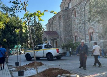 «Πρασίνισε» ξανά το προαύλιο του Ιερού Ναού Αγ. Δημητρίου
