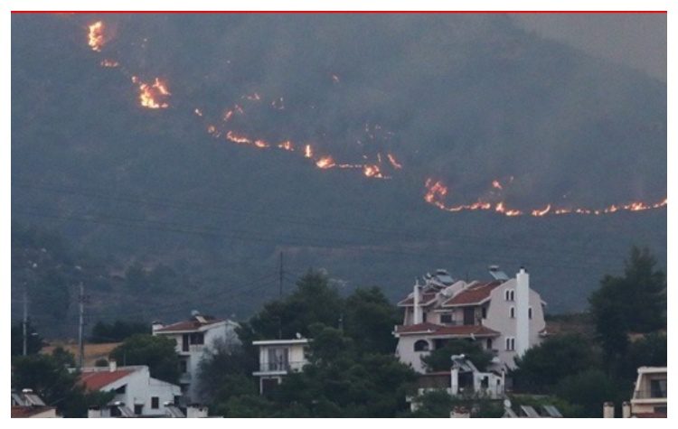 Σε Γραμματικό, Πεντέλη και Ανατολή Νέας Μάκρης τα κύρια μέτωπα της πυρκαγιάς- Ανεξέλεγκτη μαίνεται η φωτιά