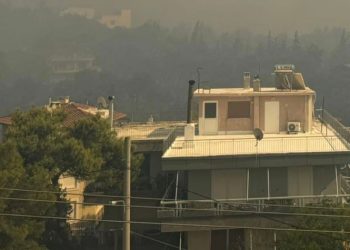 Νέα Πεντέλη: Αναφορές για ζημιές σε 15 σπίτια και αυτοκίνητα