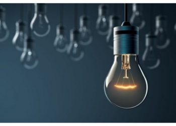 Επιδοτήσεις στους λογαριασμούς ρεύματος και τον Σεπτέμβριο προανήγγειλε ο Θ. Σκυλακάκης