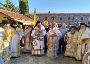 Σε κλίμα κατάνυξης η λιτανεία της ιεράς εικόνας της Αγίας Ειρήνης στη Λυκόβρυση