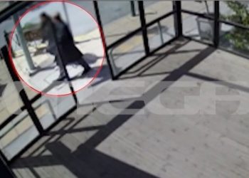 Συνεχίζονται οι παρενοχλήσεις σε ανήλικες στο Μαρούσι από τον ενήλικο με την καπαρντίνα