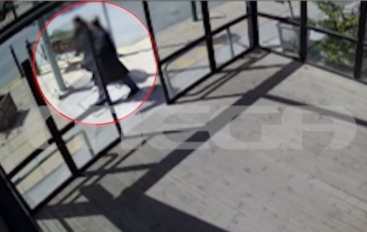 Συνεχίζονται οι παρενοχλήσεις σε ανήλικες στο Μαρούσι από τον ενήλικο με την καπαρντίνα