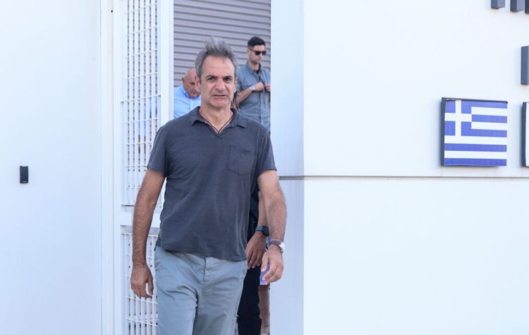 Στο Συντονιστικό Κέντρο Επιχειρήσεων ο Κ. Μητσοτάκης για τις πυρκαγιές