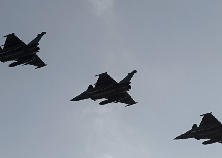 Νεκροί εντοπίστηκαν στη Γαλλία οι δύο πιλότοι που αγνοούνταν μετά τη σύγκρουση 2 Rafale