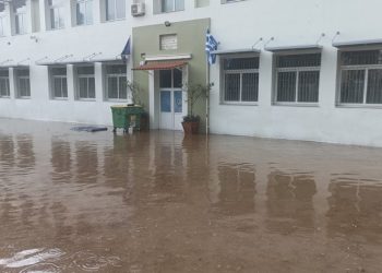 Λαϊκή Συσπείρωση: «Γιατί πλημμυρίζουν ξανά και ξανά τα ίδια σχολεία;»