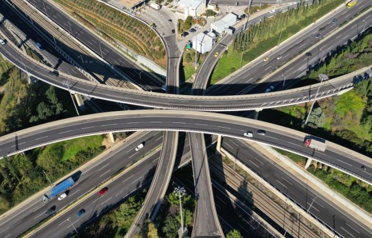 Βουλή: Κατατέθηκε προς κύρωση η Σύμβαση Παραχώρησης Υπηρεσιών για την Αττική Οδό