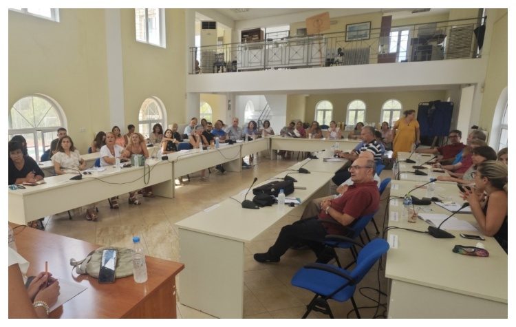 Συνάντηση της Δημοτικής Αρχής με τους 42 διευθυντές των σχολικών μονάδων του Δήμου εν όψη της νέας σχολικής χρονιάς