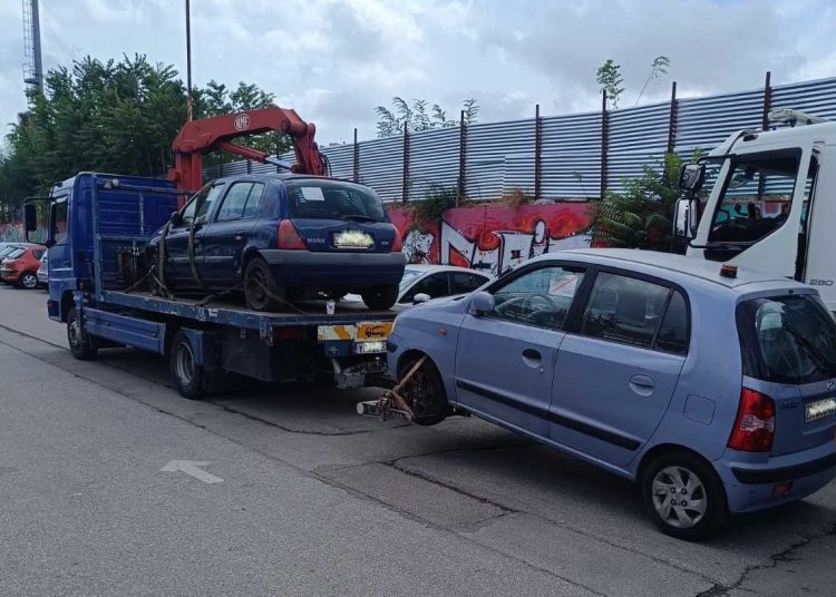 Διαδικασία συλλογής εγκαταλελειμμένων αυτοκινήτων από το Δήμο Νέας Ιωνίας