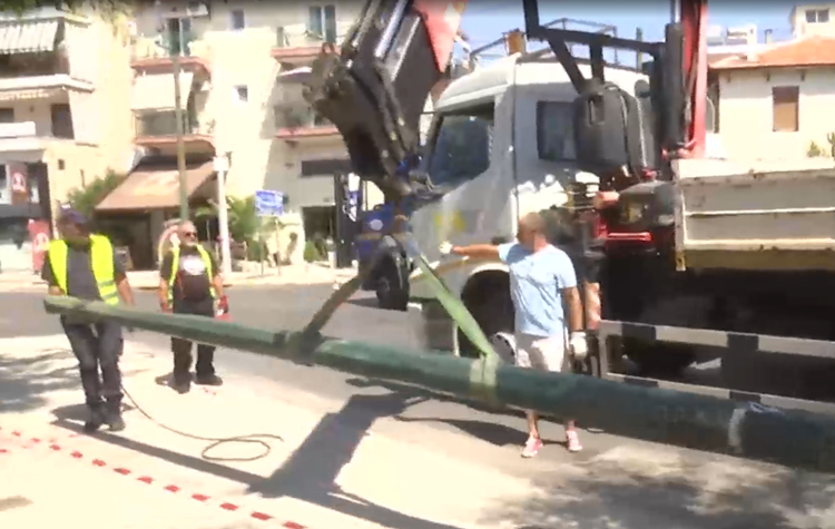 Τρόλεϊ προσέκρουσε σε κολώνα – Τραυματισμός 14χρονης από την πτώση της