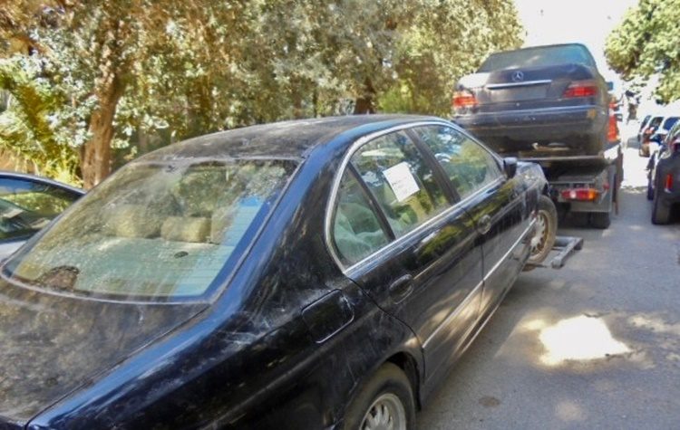 Συνεχίστηκαν οι απομακρύνσεις εγκαταλελειμμένων ΙΧ από τους δρόμους