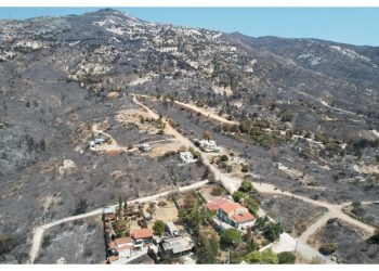 ΣΥΜΠΟΛΙΤΕΙΑ: «Καμία απάντηση στα ερωτήματα των πολιτών, καμία αναγνώριση λαθών από τη Ν. Κοσμοπούλου»