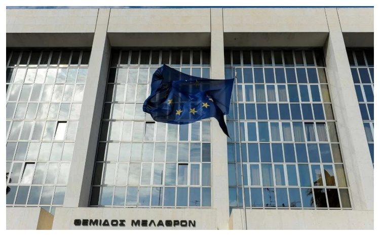 Ένωση Δικαστών και Εισαγγελέων: Ζητά επαναφορά 13ου - 14ου μισθού στο Δημόσιο, αρνητική η κυβέρνηση